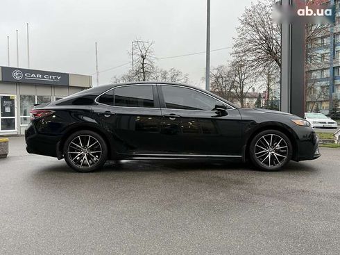 Toyota Camry 2023 - фото 8