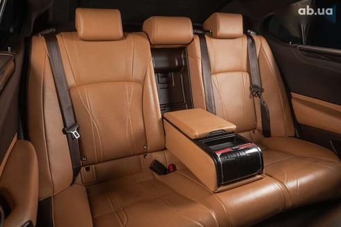 Lexus ES 2019 - фото 25