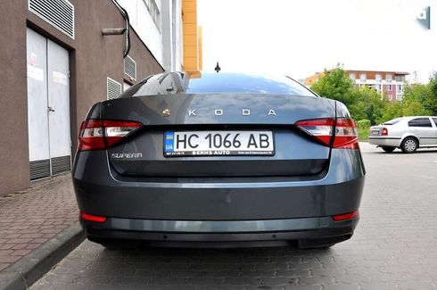 Skoda Superb 2019 - фото 11