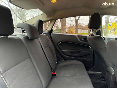 Ford Fiesta 2017 серый - фото 18