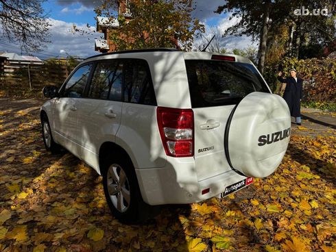 Suzuki Grand Vitara 2010 белый - фото 8