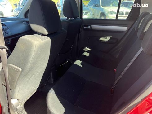 Suzuki Swift 2010 красный - фото 23