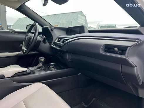 Lexus UX 2019 белый - фото 48