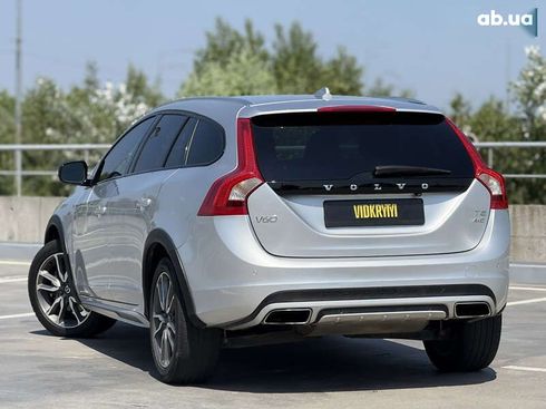 Volvo V60 2018 - фото 16