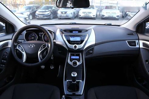 Hyundai Elantra 2012 - фото 12