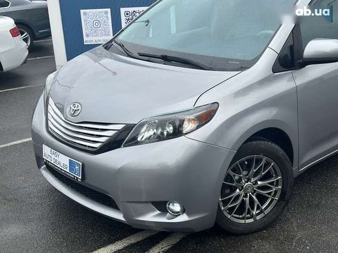 Toyota Sienna 2012 - фото 11