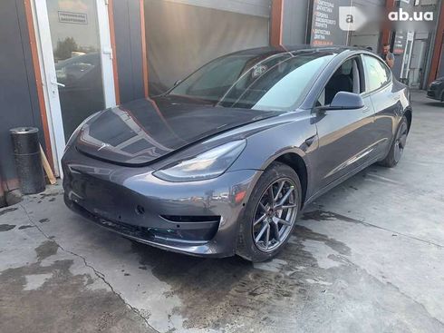 Tesla Model 3 2021 - фото 2