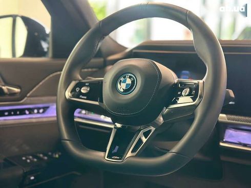 BMW i7 2023 - фото 24