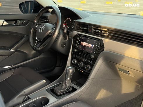 Volkswagen Passat 2019 черный - фото 15