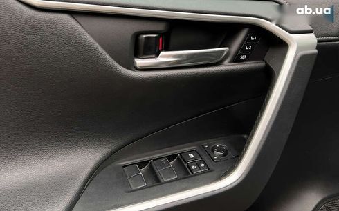 Toyota RAV4 2021 - фото 25