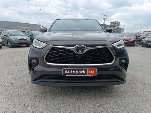 Toyota Highlander 2021 коричневый - фото 2