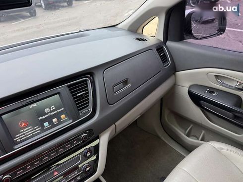 Kia Carnival 2016 - фото 30