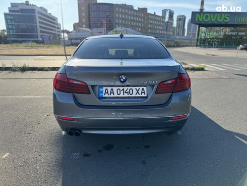 BMW 5 серия 2015 серый - фото 19