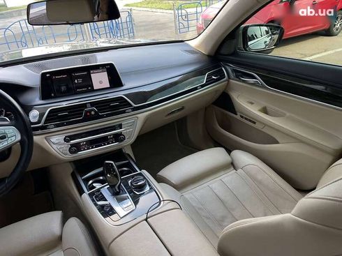 BMW 7 серия 2017 - фото 13