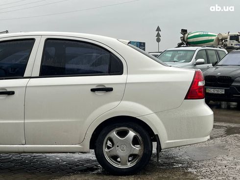 Chevrolet Aveo 2006 белый - фото 5