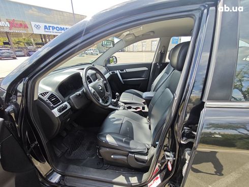 Chevrolet Captiva 2012 черный - фото 9
