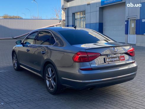 Volkswagen Passat 2016 серый - фото 7