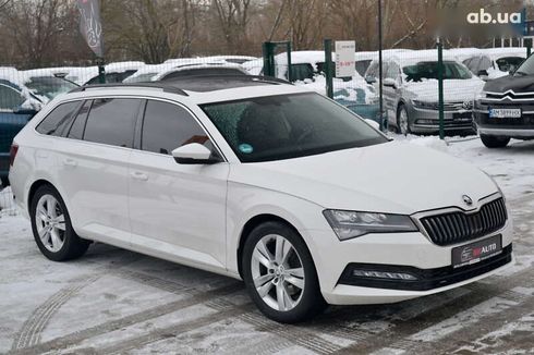 Skoda Superb 2019 - фото 8