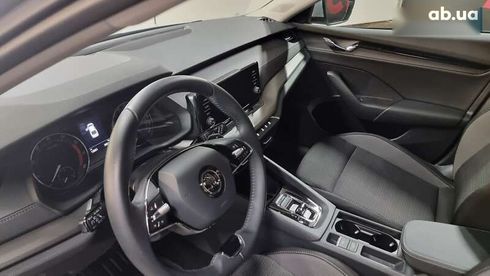 Skoda Octavia 2023 - фото 11