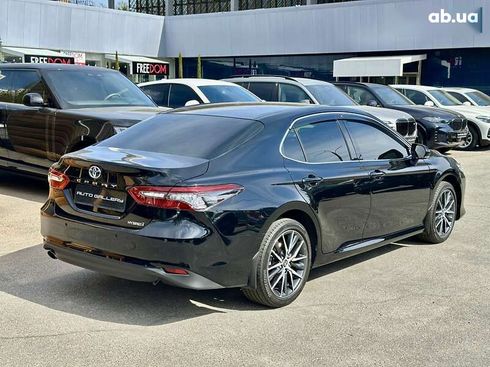 Toyota Camry 2021 - фото 9