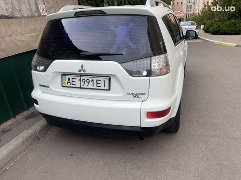 Mitsubishi Outlander XL 2010 белый - фото 4