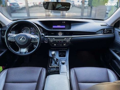 Lexus ES 2018 - фото 27