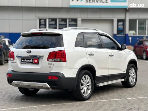 Kia Sorento 2011 белый - фото 5