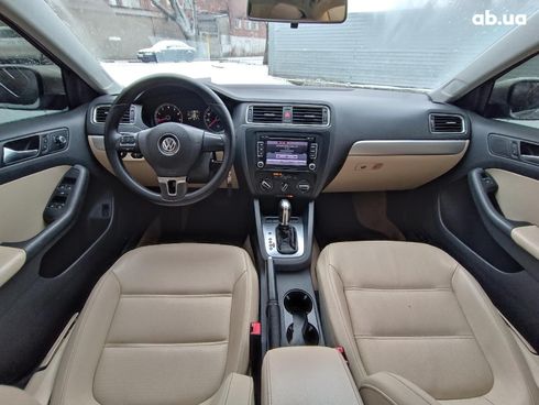 Volkswagen Jetta 2012 бежевый - фото 15