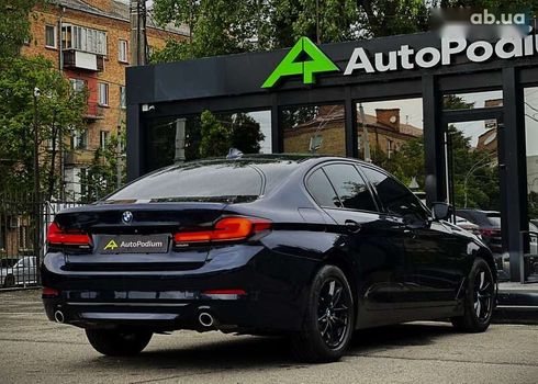BMW 5 серия 2016 - фото 13