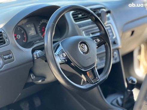 Volkswagen Polo 2019 бежевый - фото 25