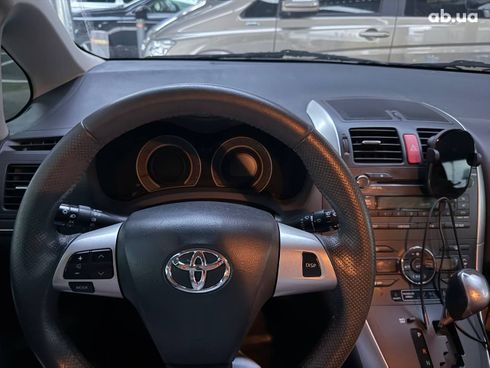 Toyota Auris 2011 белый - фото 5