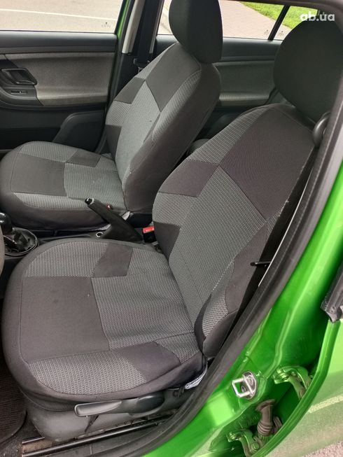 Skoda Fabia 2014 зеленый - фото 3