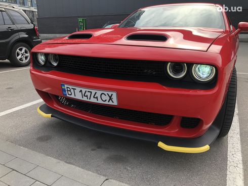 Dodge Challenger 2019 красный - фото 7