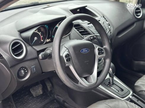 Ford Fiesta 2018 серый - фото 16