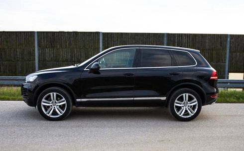 Volkswagen Touareg 2010 черный - фото 3