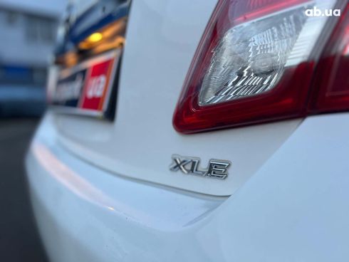 Toyota Camry 2010 белый - фото 33