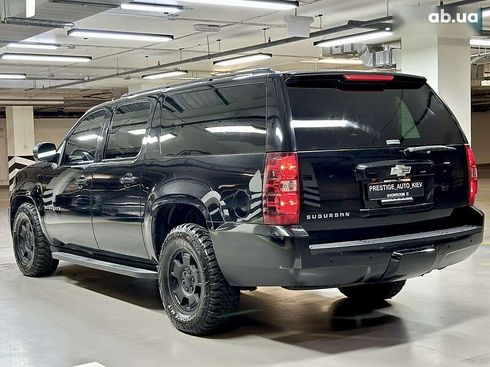 Chevrolet Suburban 2011 - фото 11