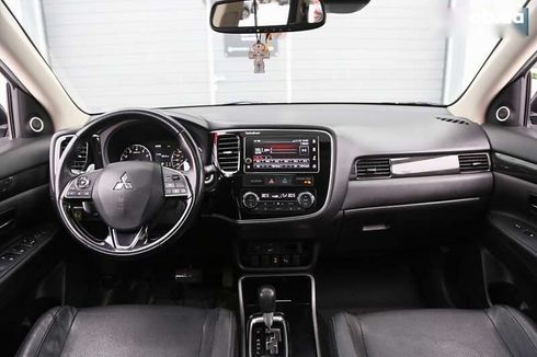 Mitsubishi Outlander 2017 - фото 13