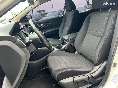 Nissan Qashqai 2017 белый - фото 18