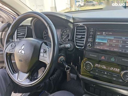Mitsubishi Outlander 2017 - фото 16