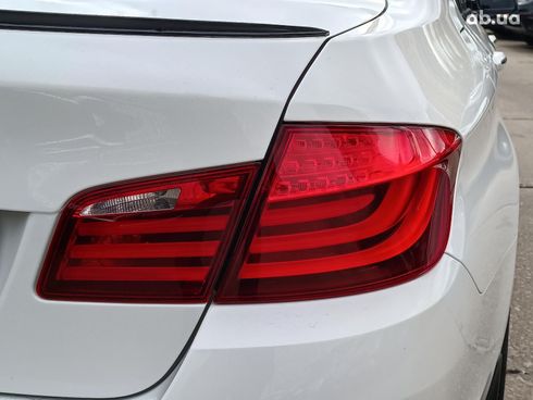 BMW 5 серия 2013 белый - фото 25