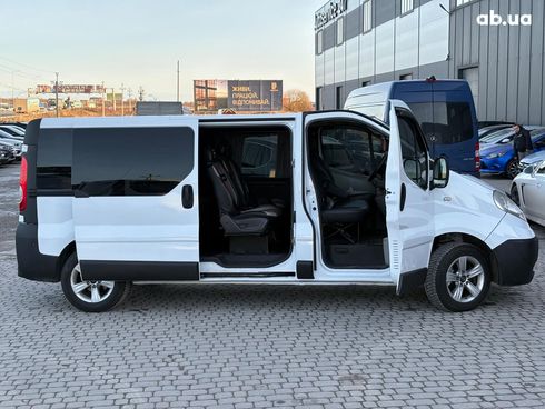 Opel Vivaro 2009 белый - фото 9