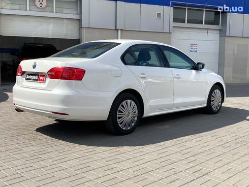 Volkswagen Jetta 2011 белый - фото 14