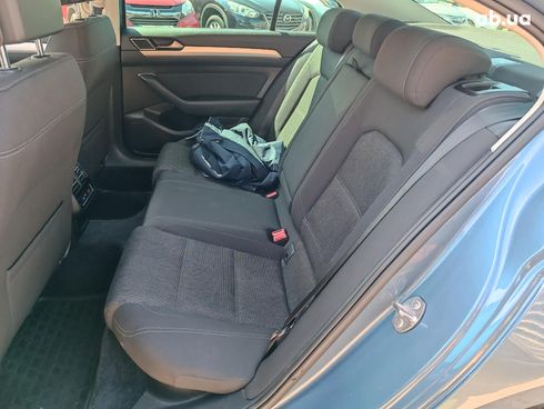 Volkswagen Passat 2015 синий - фото 23