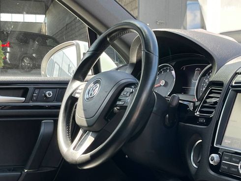 Volkswagen Touareg 2016 белый - фото 3
