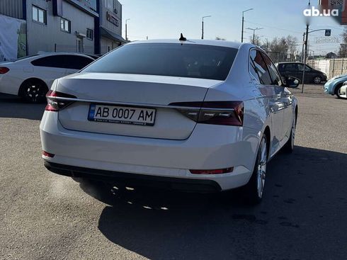 Skoda Superb 2019 - фото 10