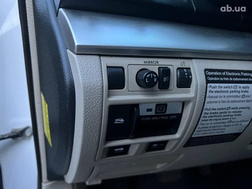 Subaru Legacy 2010 белый - фото 18