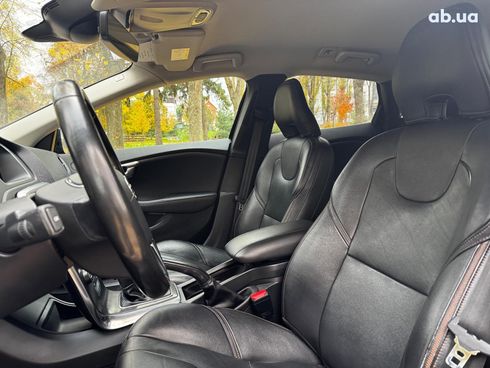 Volvo V40 2015 черный - фото 17