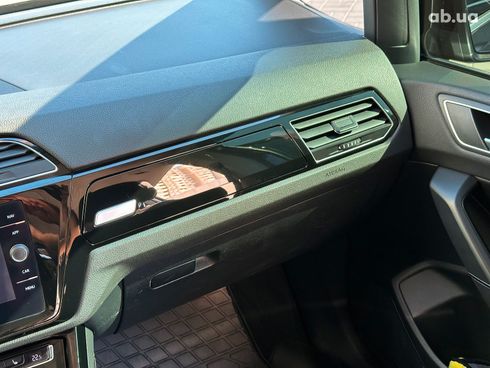 Volkswagen Touran 2017 черный - фото 20