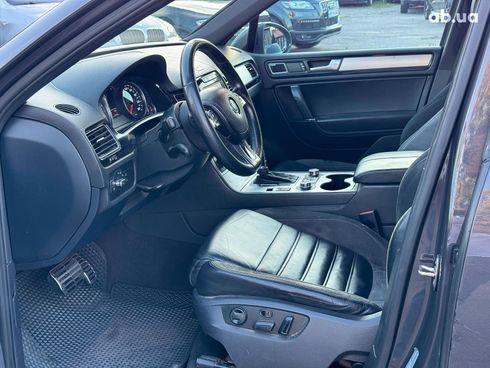 Volkswagen Touareg 2012 серый - фото 71